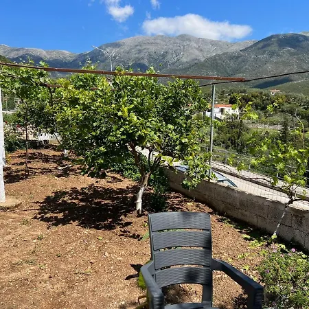 Ξενοδοχείο Village *